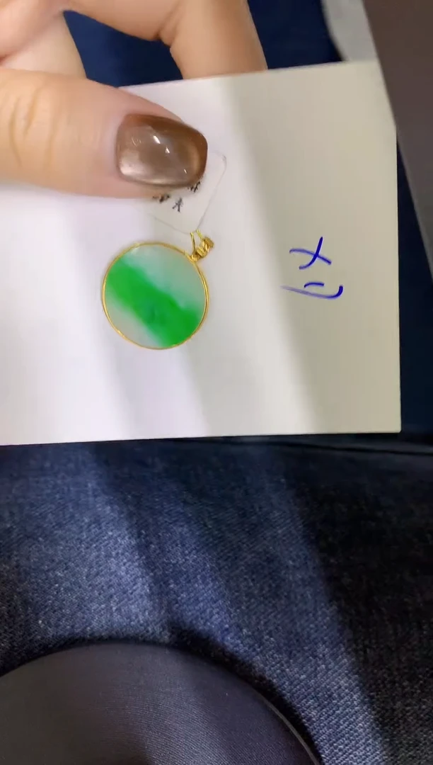 颈饰18K金镶嵌翡翠缅甸天然翡翠A货