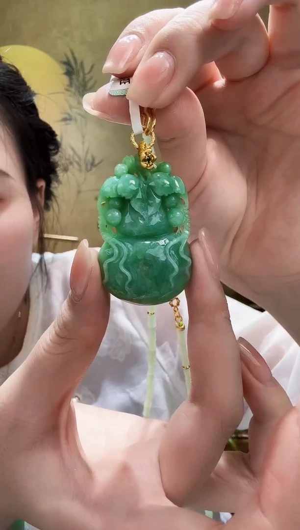 颈饰未镶嵌翡翠吊坠