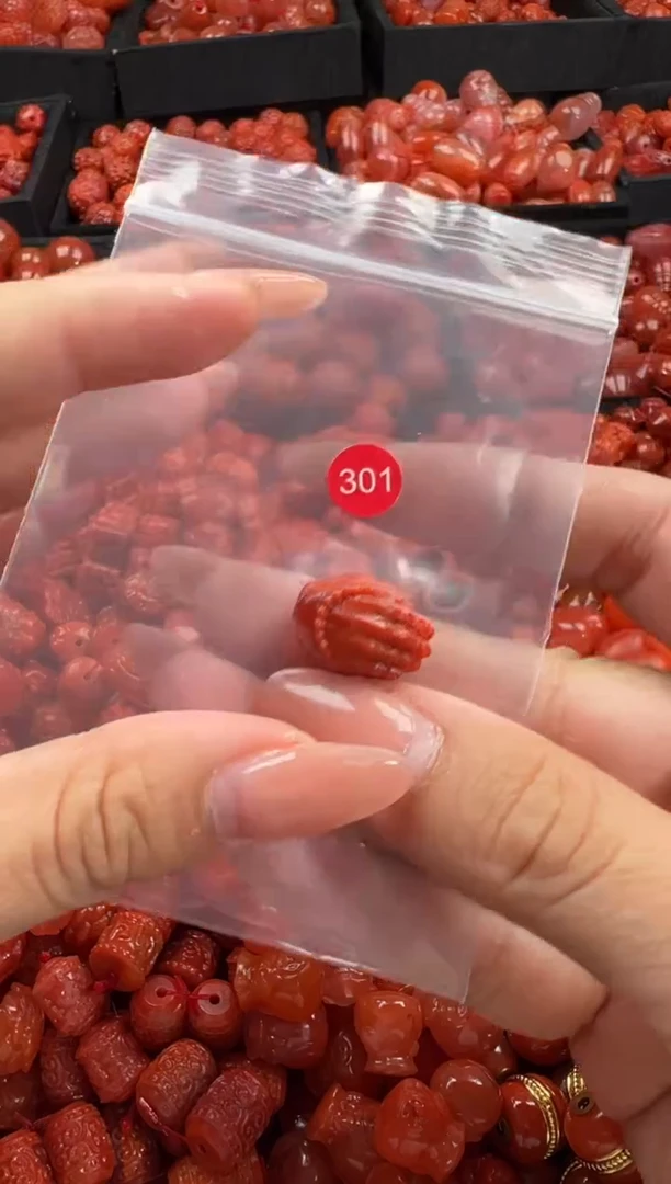 南红玛瑙未镶嵌颈饰1