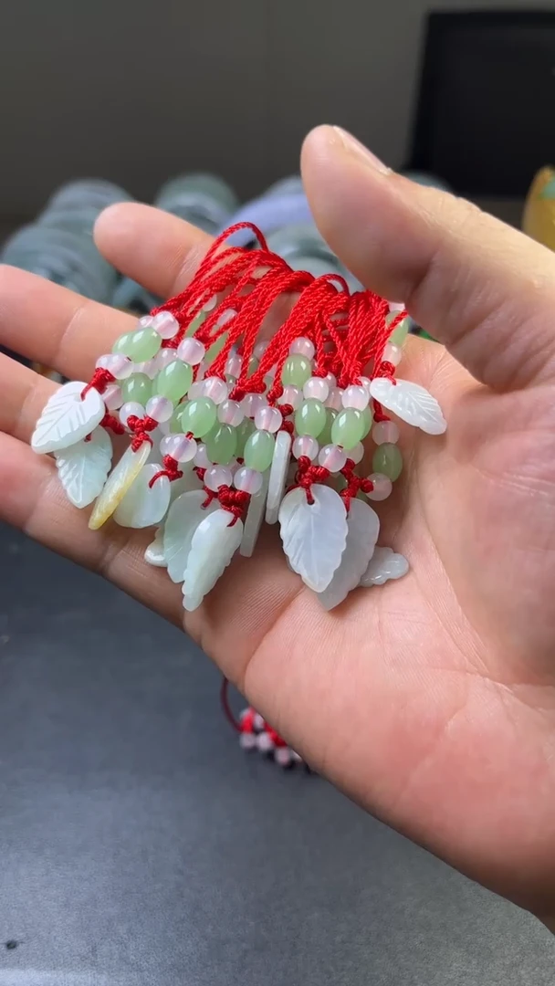 颈饰未镶嵌翡翠天然翡翠A货小叶子吊坠