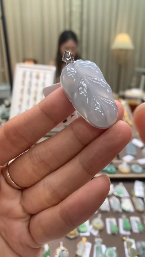 翡翠18K金镶嵌颈饰戒指