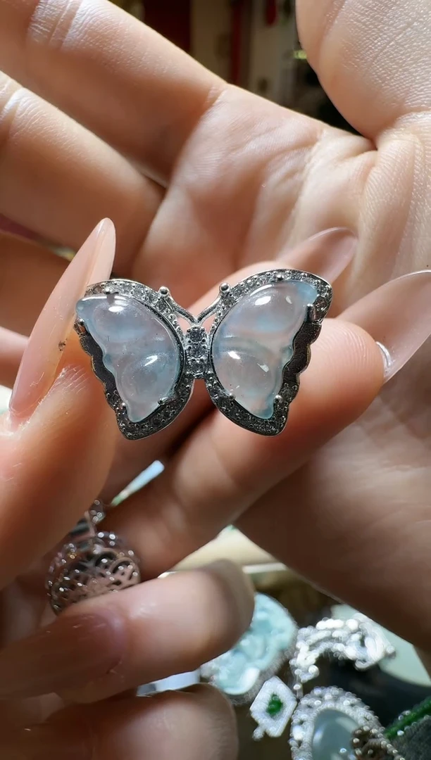 【闪购商品】翡翠吊坠(不含链)未镶嵌翡翠