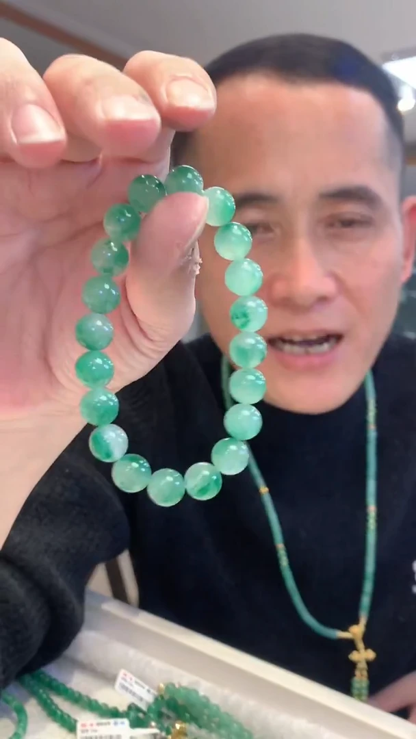 未镶嵌手链石英质玉（非洲翠）卡10