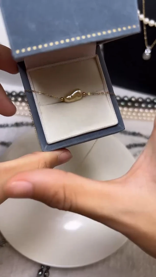 颈饰18K金镶嵌海水珍珠珍珠