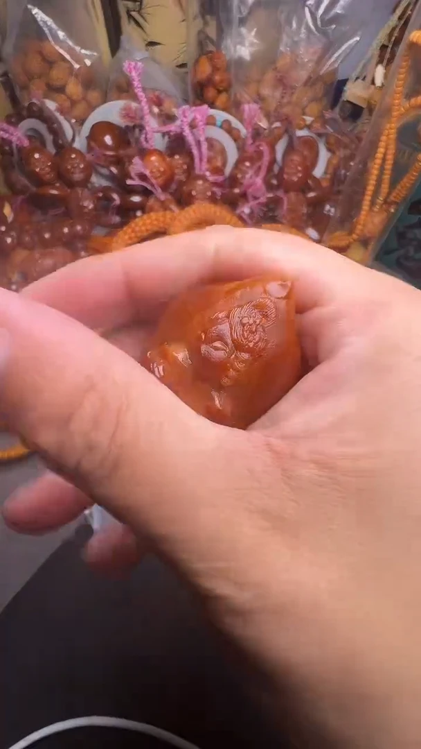 手串橄榄核美女的