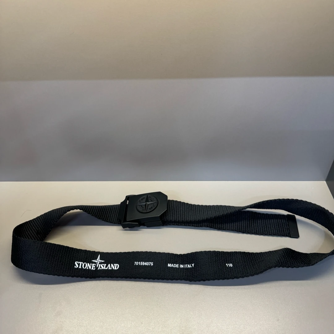 全新未使用 STONE ISLAND 腰带/110码/无配件