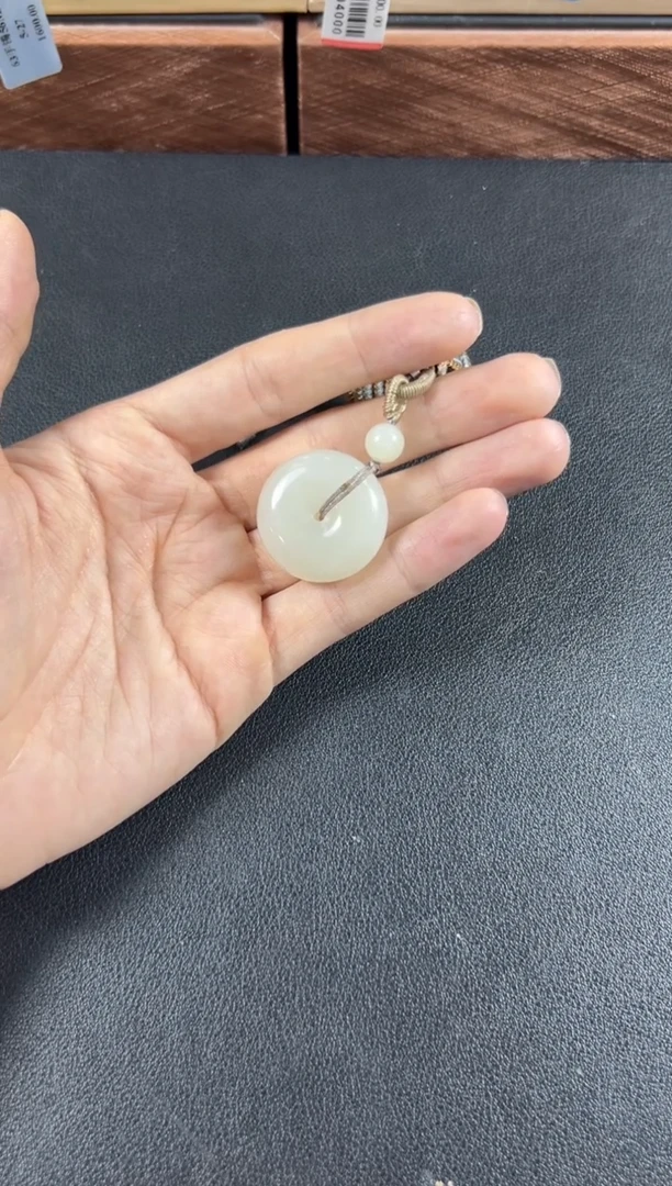 手串未镶嵌和田玉愉***6黑山微色差平安扣