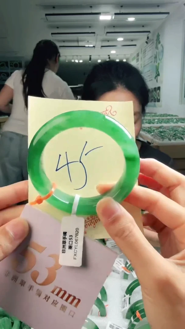 未镶嵌手镯石英质玉（非洲翠）有天然性（洒金亮片/矿点/棉线）45