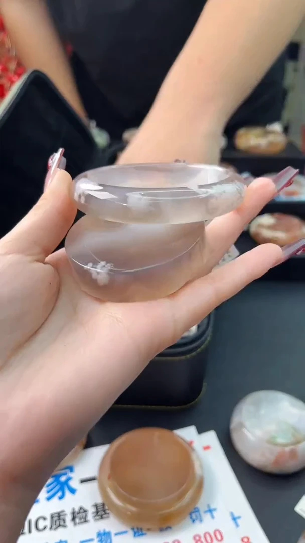 【闪购商品】石英质玉手镯未镶嵌赠送镯心（58圈口