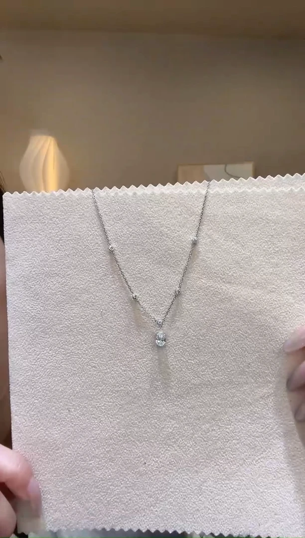 18K金镶嵌颈饰实验室培育钻石1卡水滴项链