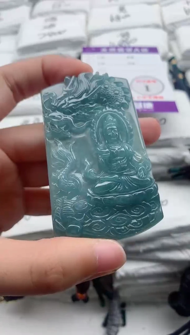 翡翠未镶嵌颈饰········