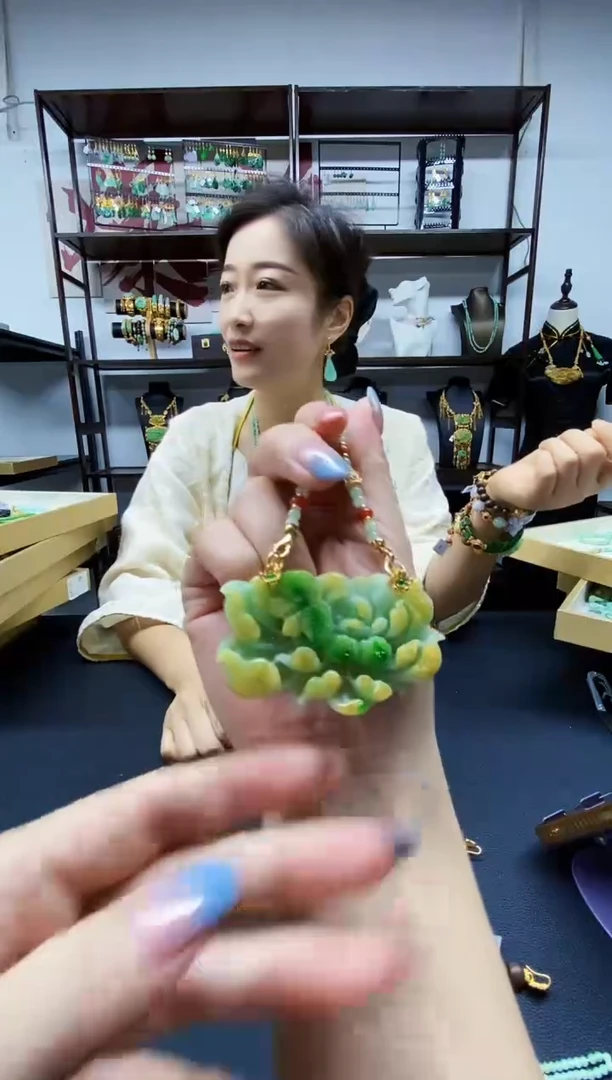 颈饰未镶嵌翡翠吊坠