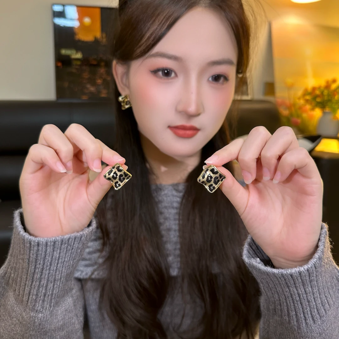 铜合金耳饰 复古豹纹耳钉小众简约百搭气质耳饰时尚轻奢ins耳环