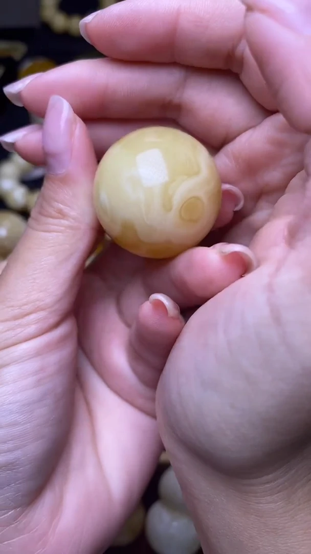 未镶嵌琥珀裸石葵. 12