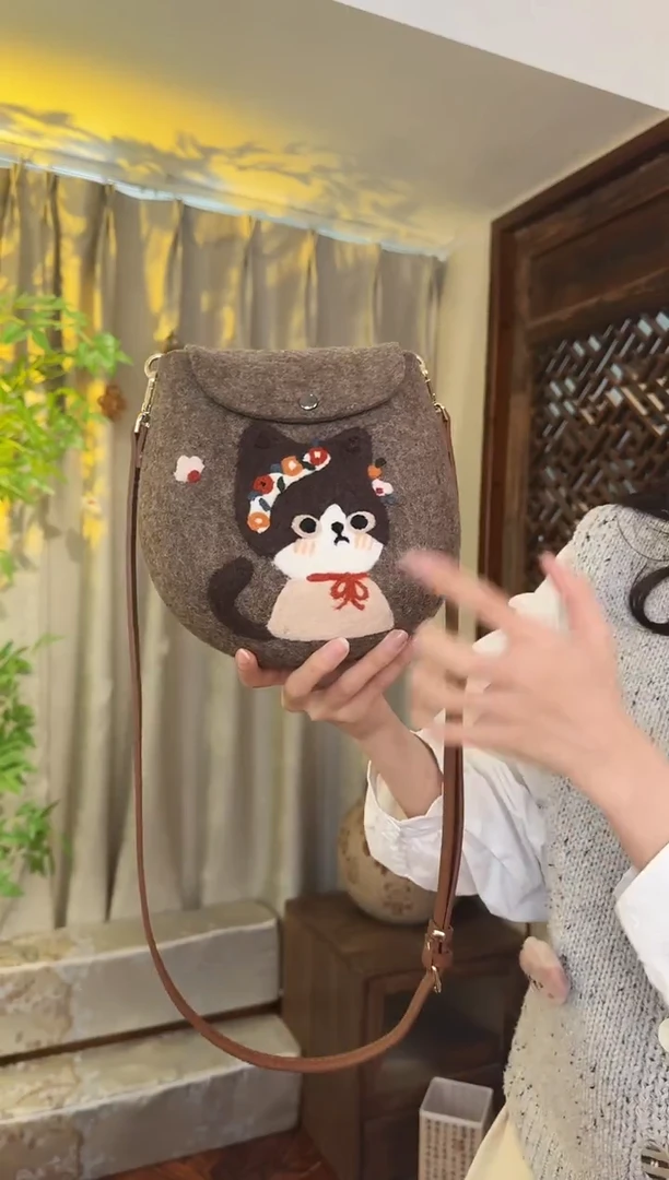 羊毛非遗纯手工包  蛋蛋包花环猫咪