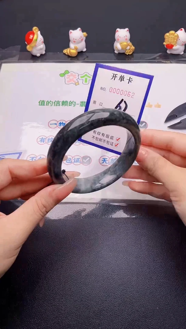 翡翠手镯未镶嵌翡翠手镯未镶嵌