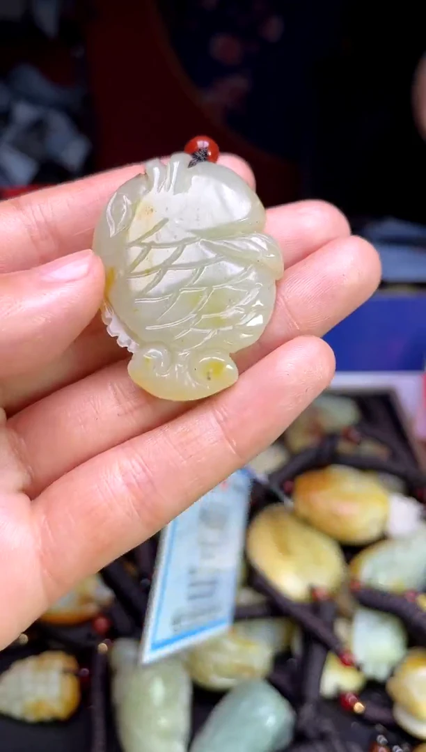 和田玉未镶嵌颈饰1