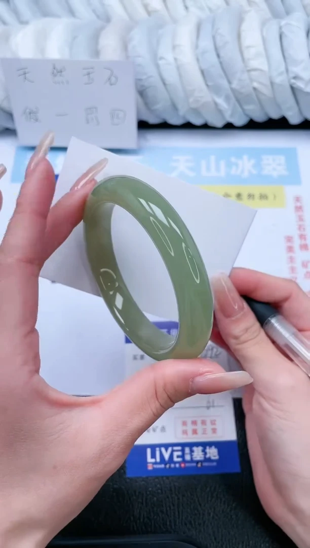 【闪购商品】石英质玉手镯未镶嵌T292-61