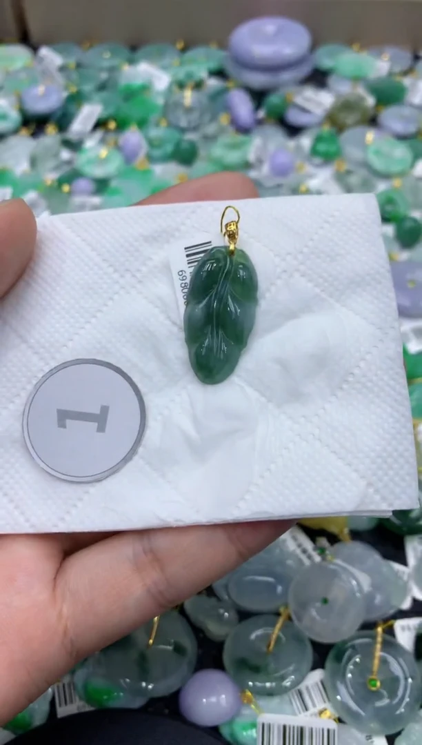 颈饰未镶嵌翡翠天然缅甸翡翠A货