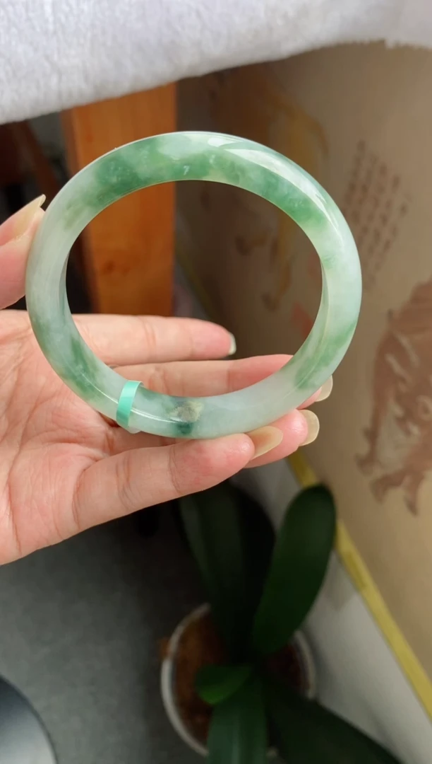 翡翠手镯未镶嵌（冰胶幽灵绿飘花）4号
