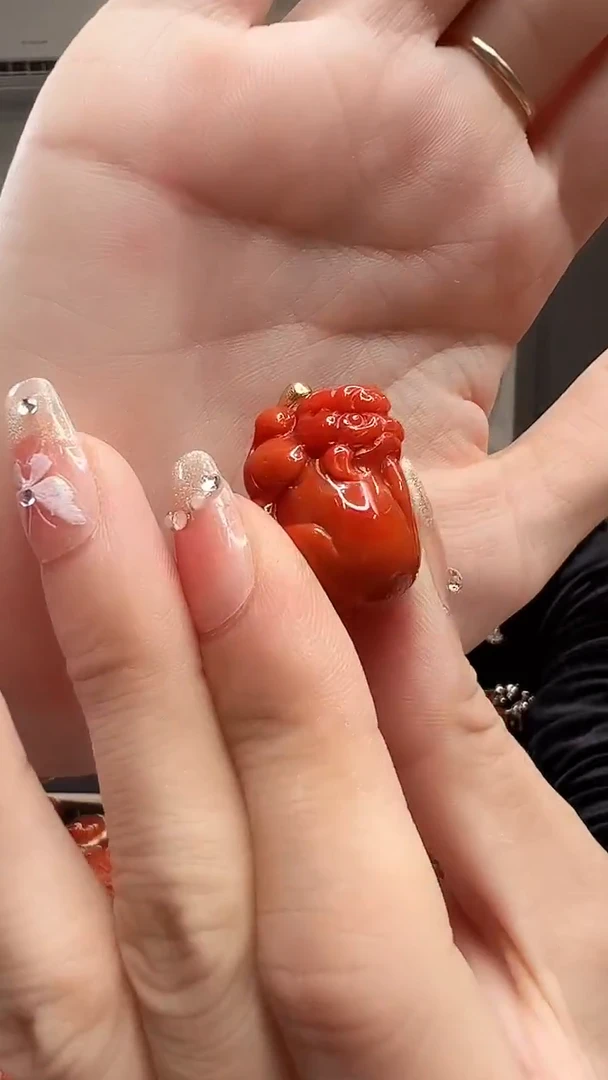 18K金镶嵌吊坠南红玛瑙/貔貅