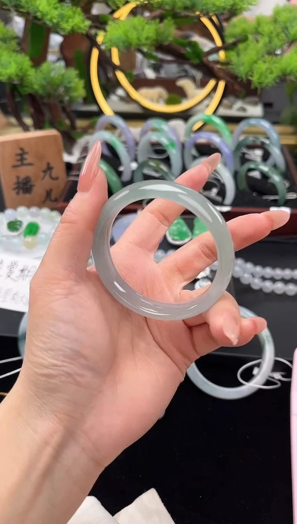 未镶嵌手镯翡翠手镯