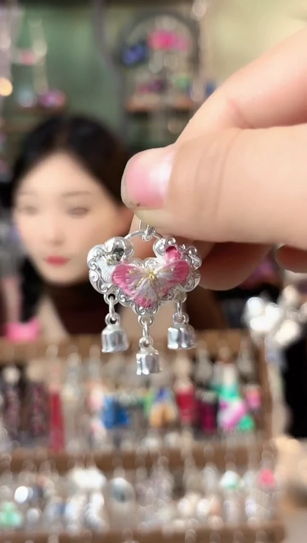 彩云南阁非遗老绣苗银饰品654