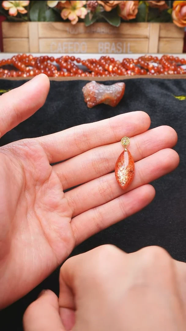 18K金镶嵌L005-18k金太阳吊坠长石多样性