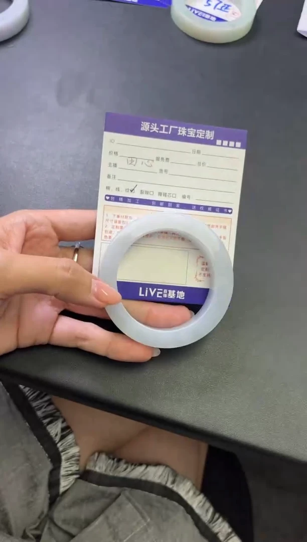 定制翡翠手镯未镶嵌丽***苦定制产品不退不换