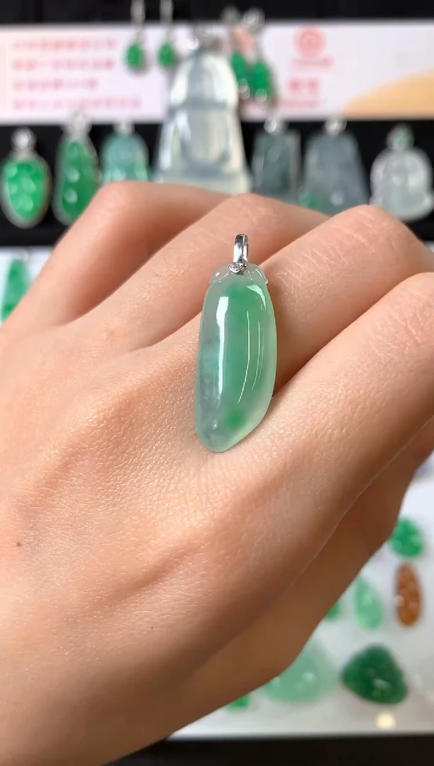 吊坠(赠链)18K金镶嵌翡翠吊坠