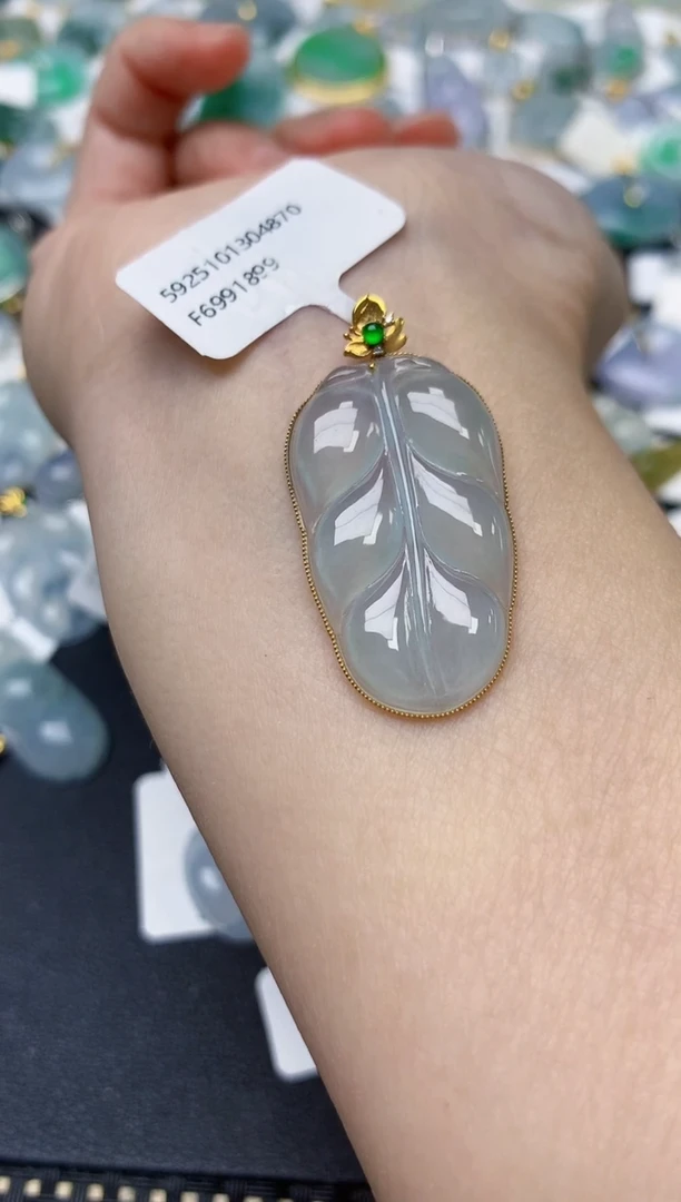 颈饰18K金镶嵌翡翠天然缅甸A货翡翠