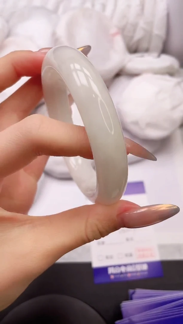 【闪购商品】和田玉手镯未镶嵌4K272-58