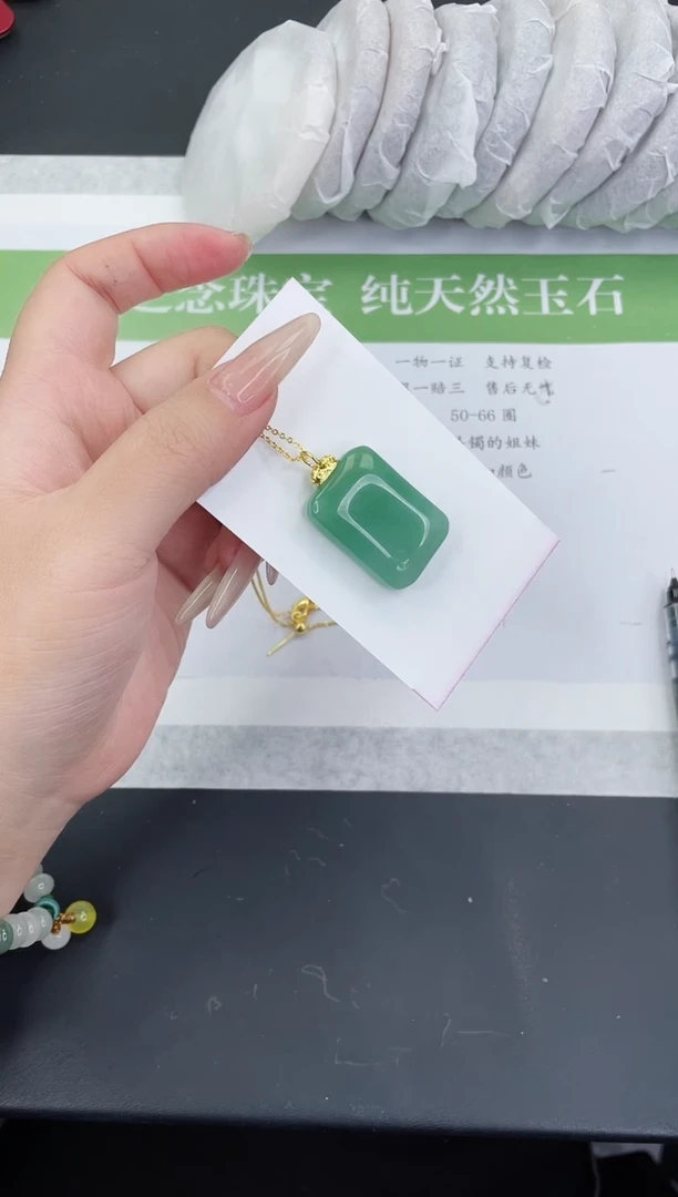 【闪购商品】石英质玉手镯未镶嵌无事牌