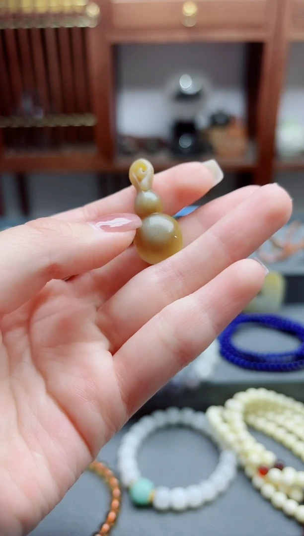 和田玉未镶嵌颈饰糖白葫芦吊坠QC编绳
