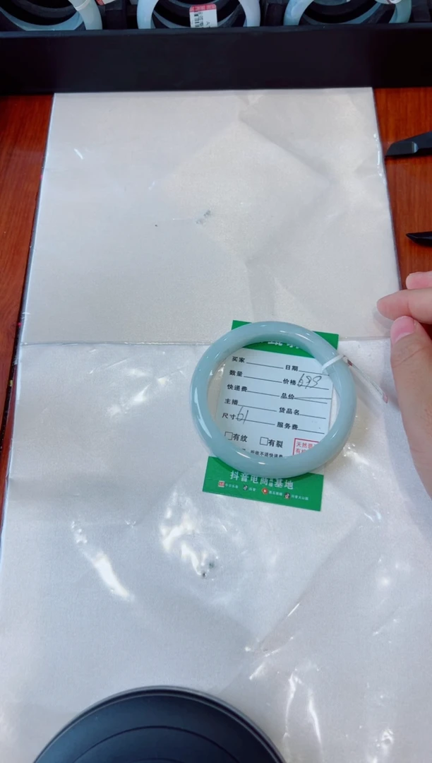 未镶嵌手镯翡翠?**姐手镯