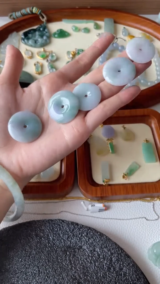 【闪购商品】翡翠颈饰未镶嵌平安扣多样性随机发一