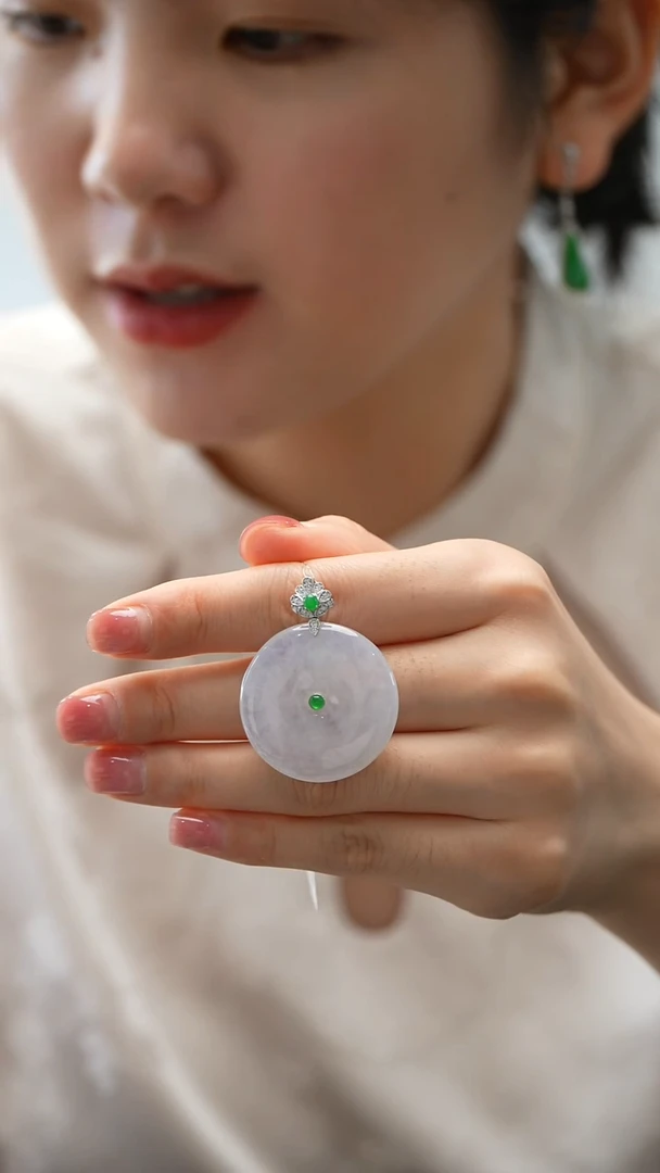 颈饰18K金镶嵌翡翠平安扣