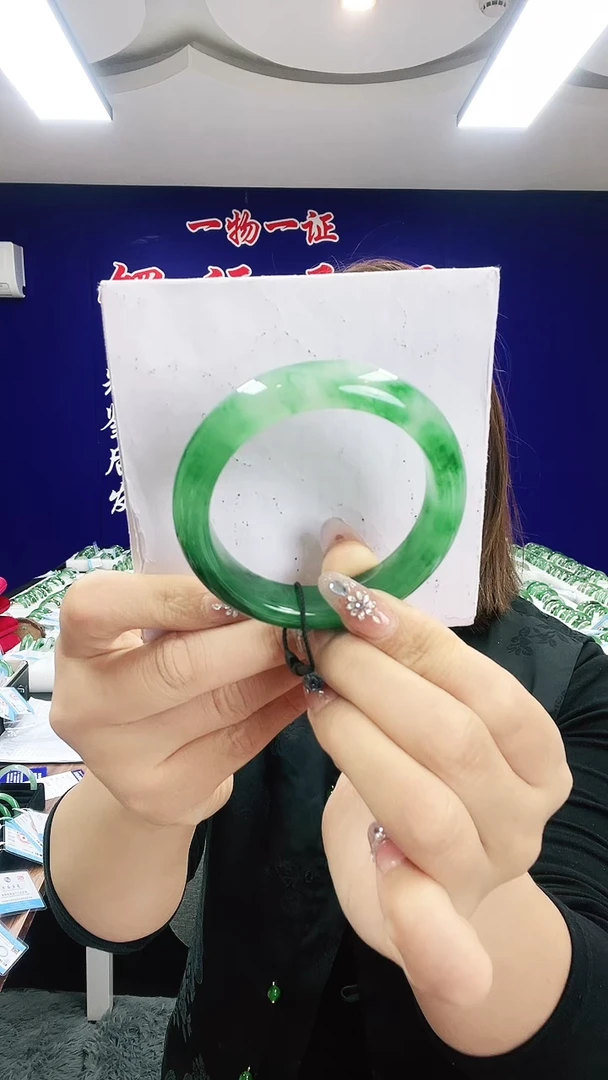 未镶嵌手镯石英质玉（非洲翠）1