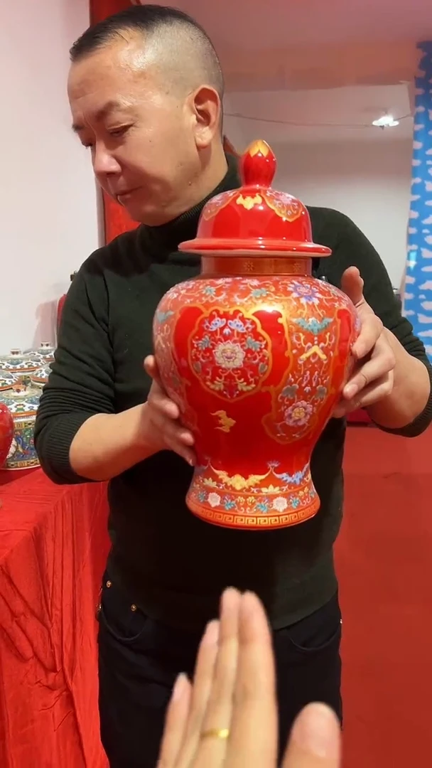 摆件瓷景德镇珐琅彩中国红描金大将军罐