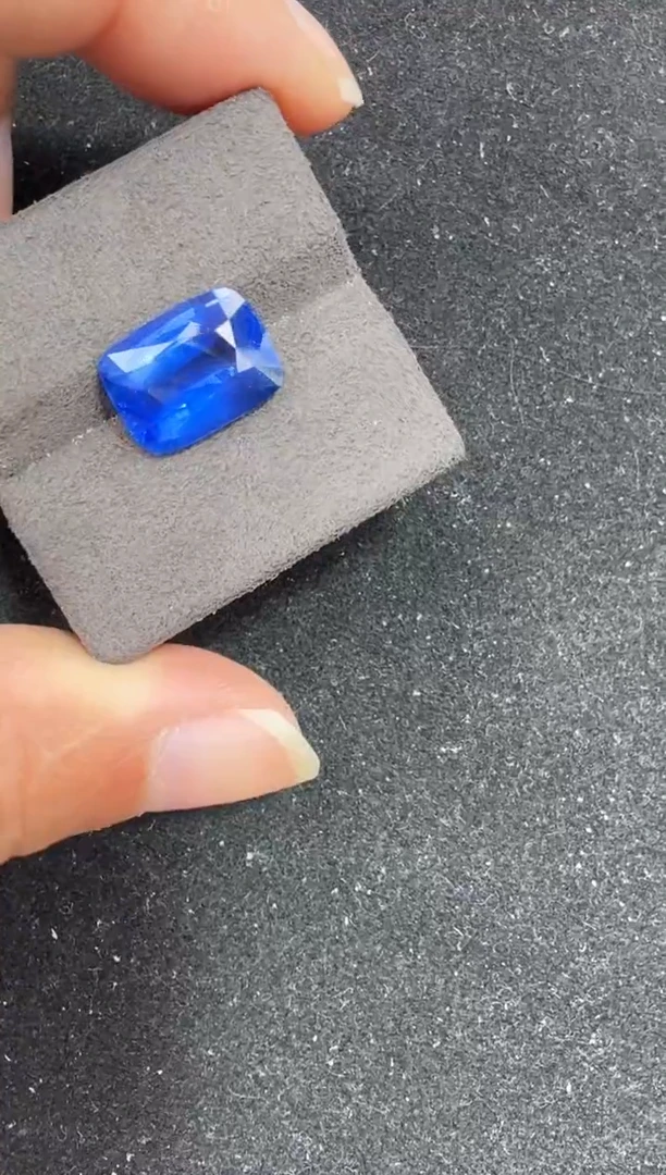 未镶嵌定制定制蓝宝石天然6.3克拉无烧国际证书