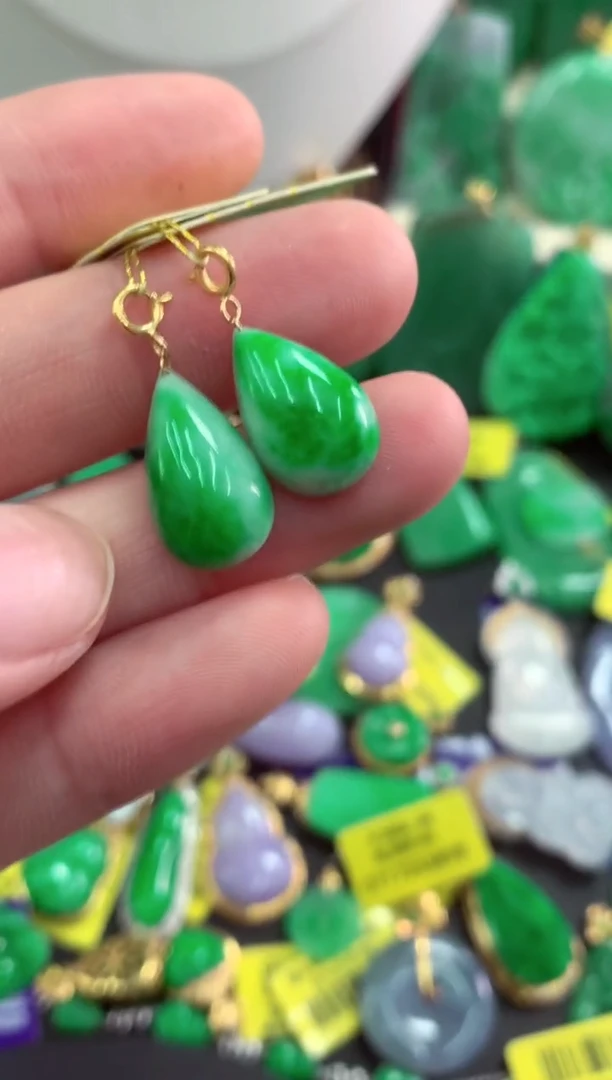 吊坠(不含链)18K金镶嵌翡翠多样性发货其中一件