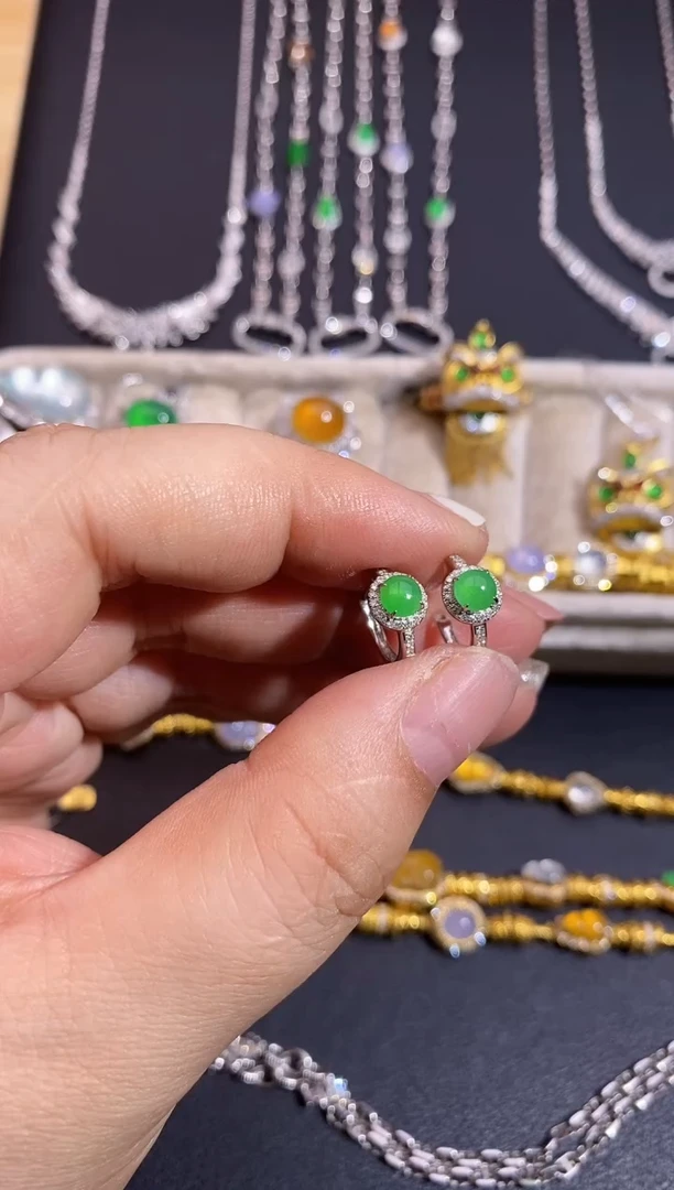 18K金镶嵌翡翠耳饰耳饰