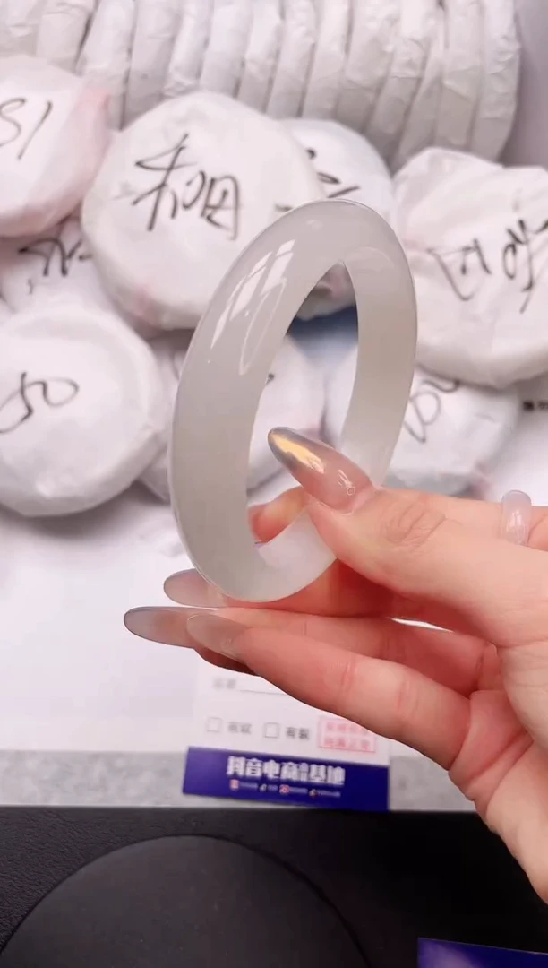 【闪购商品】石英质玉手镯未镶嵌21K103-60