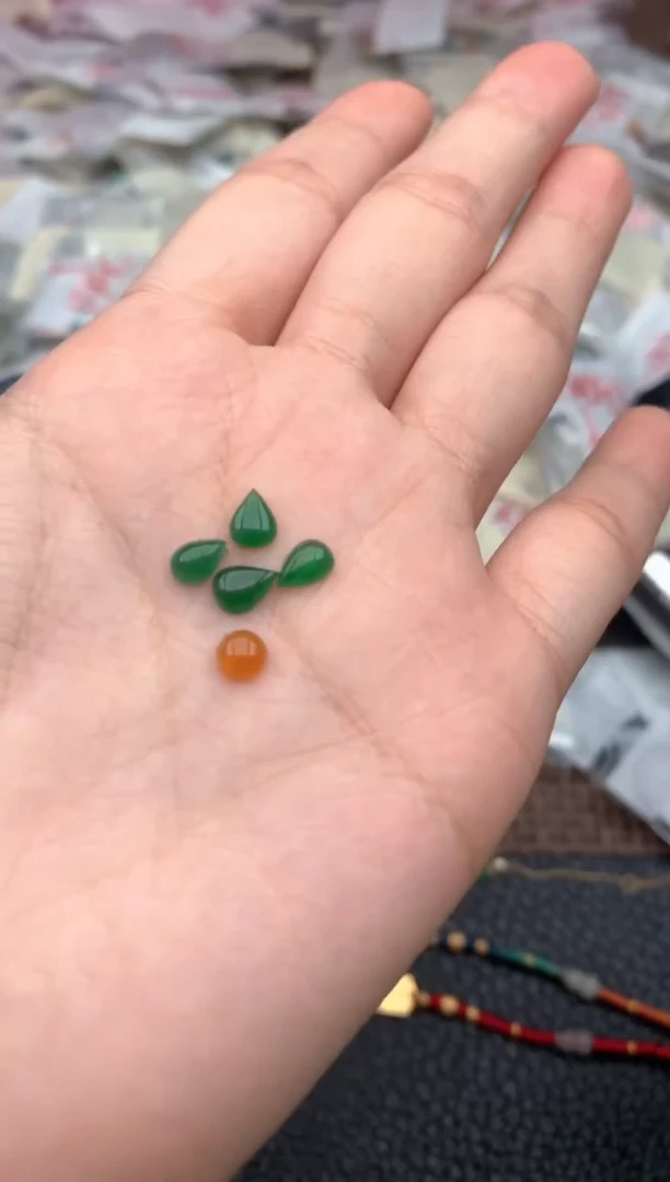 未镶嵌挂件翡翠一5颗