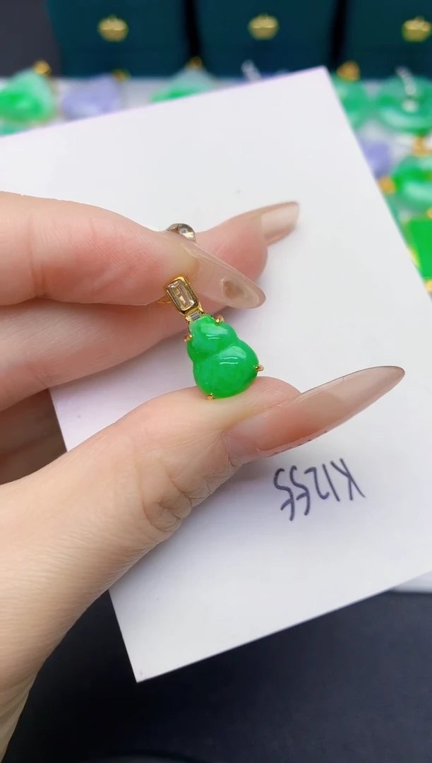 颈饰未镶嵌翡翠缅甸天然翡翠A货