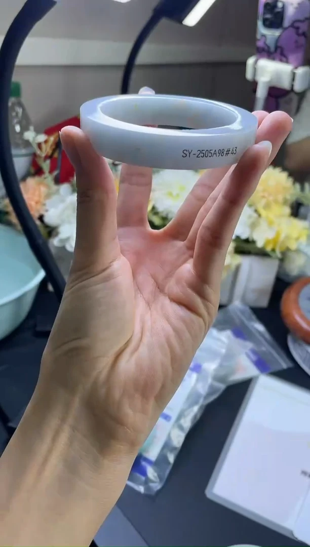 定制翡翠手镯未镶嵌手镯