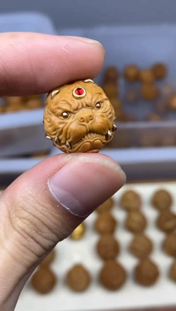 吊坠猴头核桃新款 狗王 重工  红色
