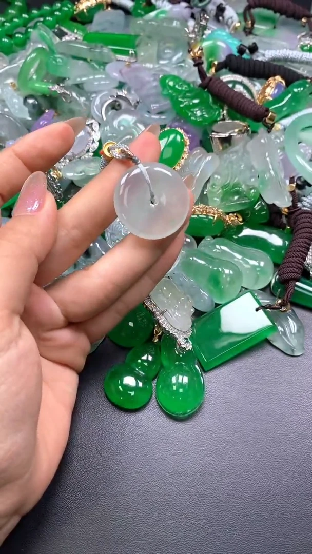 颈饰未镶嵌翡翠(配扣头多样性发其一）63