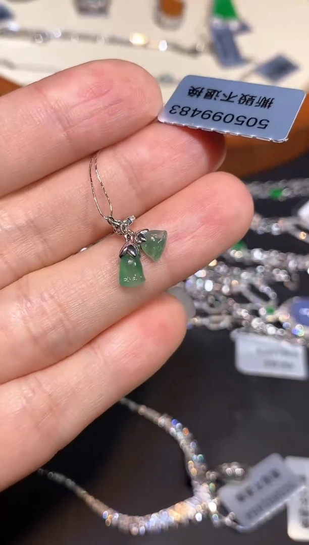 翡翠18K金镶嵌吊坠(不含链)吊坠