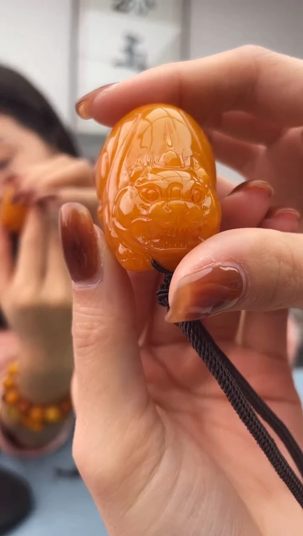 【闪购商品】蜜蜡珠宝奇石未镶嵌0，微瑕配绳假一罚十